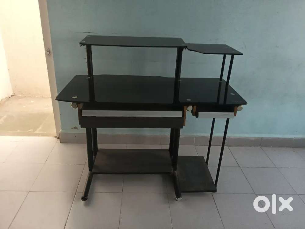 Glass talbe black