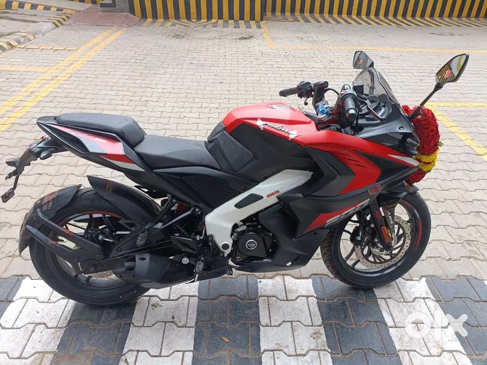 Bajaj RS 200 red colour