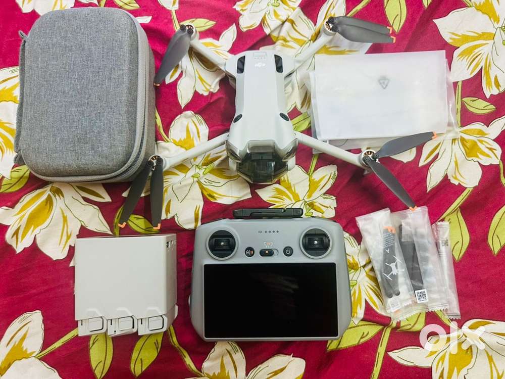 Dji mini 4 pro fly more combo with additional battery and propell
