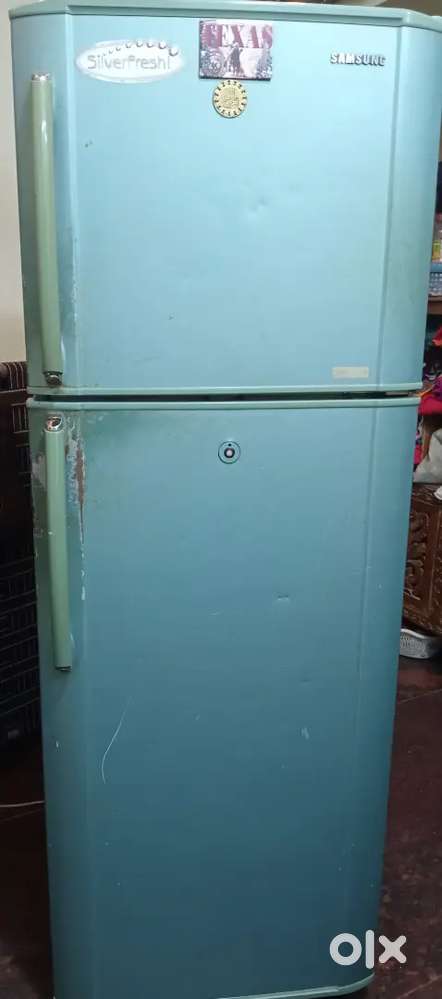 Used Samsung 270L Fridge – Silver Finish – Good Working Condition!