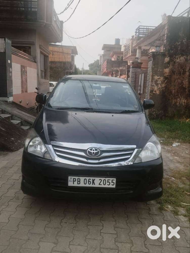 Innova,in black