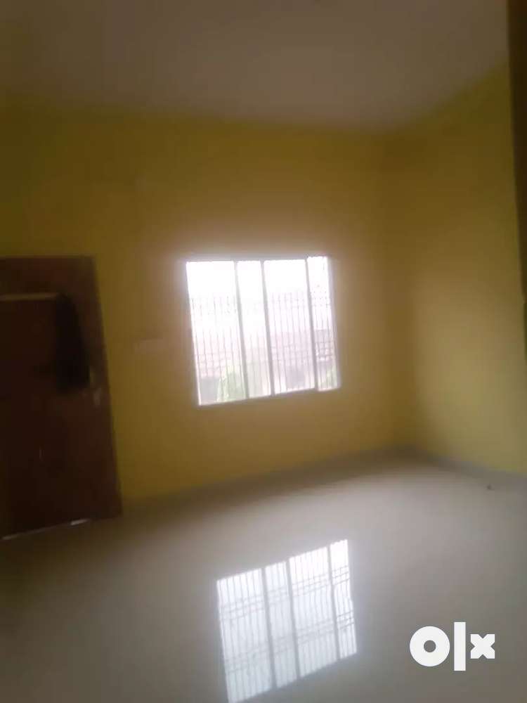 2bhk flat for family and girls