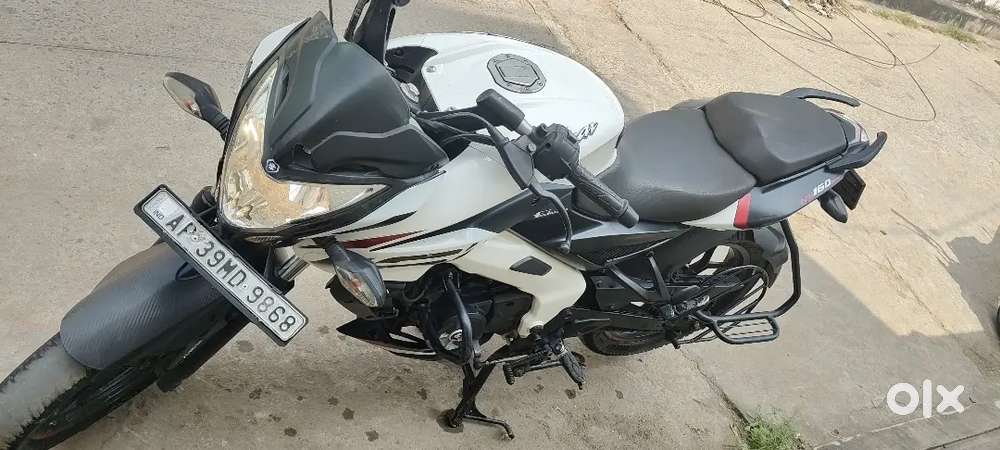 Bajaj pulsar ns 160 White and Black