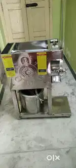 Powdering mechine and Maavu mechine