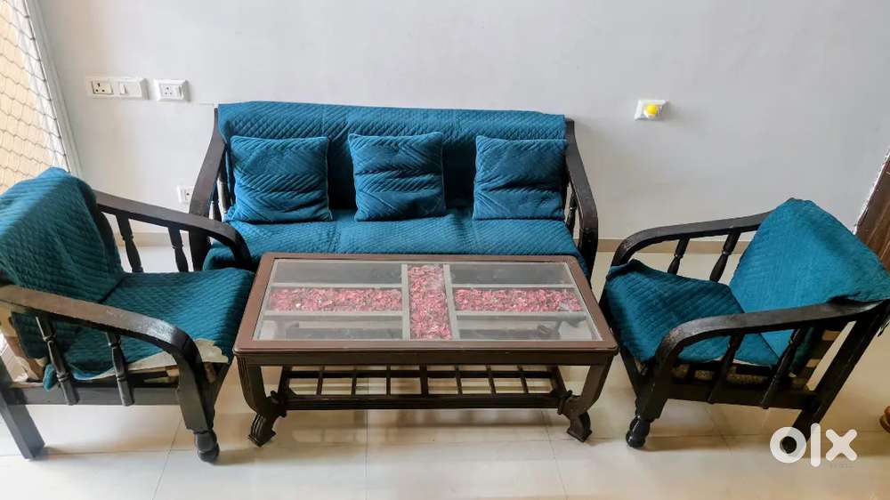 3+2 Sofa for Sale With central table