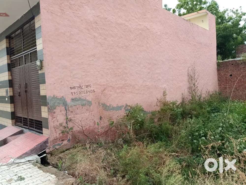 URGENT SELLING 200 GAJ  EAST FACING PLOT IN GOVINDPURI, MODINAGAR