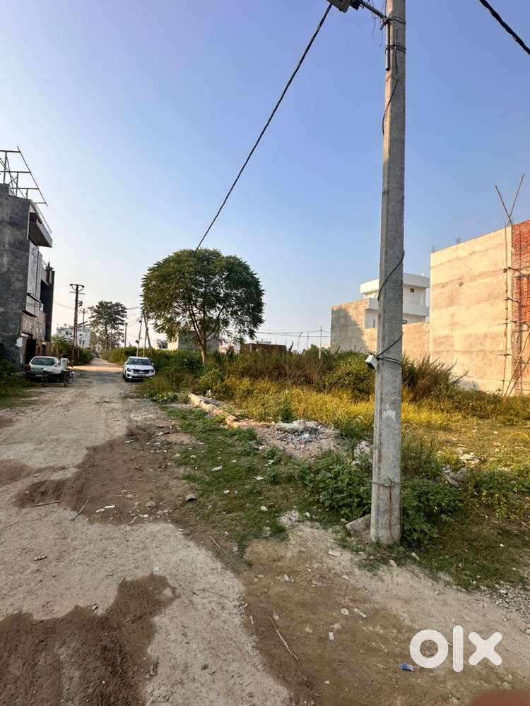 2000 square feet plot