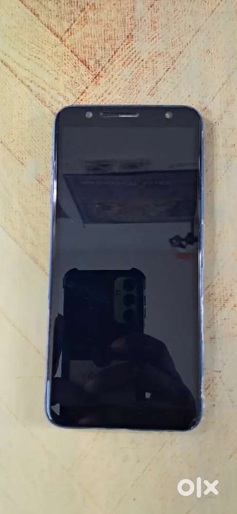 Samsung j8 4GB+64GB