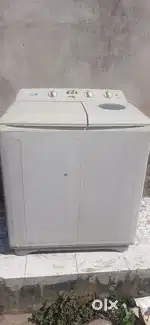LG 6 kg semi  washing machine good condition