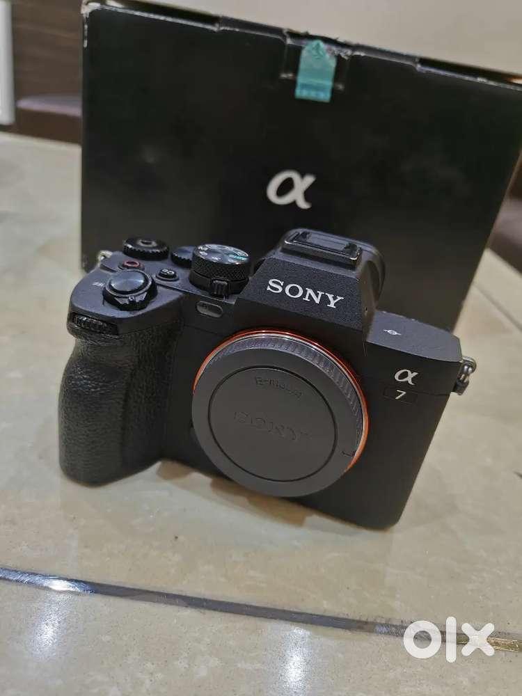 Sony A7M4 (BODY) no bill from UAE shutter count 18k only new condition