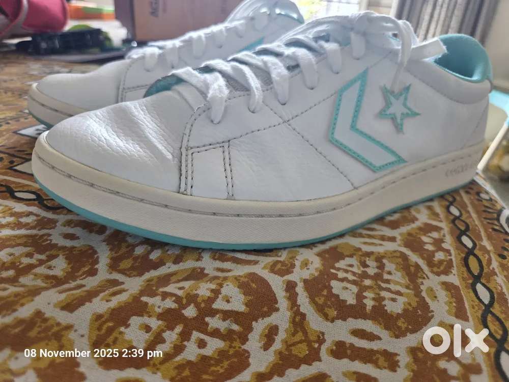 Stylish converse mens shoes. Size 8