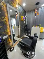 Unisex Beauty parlour