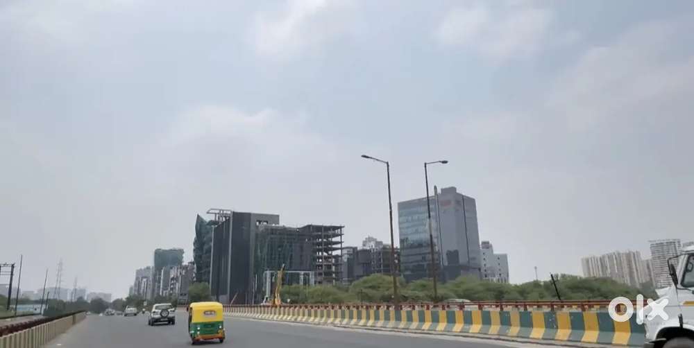 पूर्वी facing में PLOT खरीदें Expressway or metro के नजदीन निवेश करें