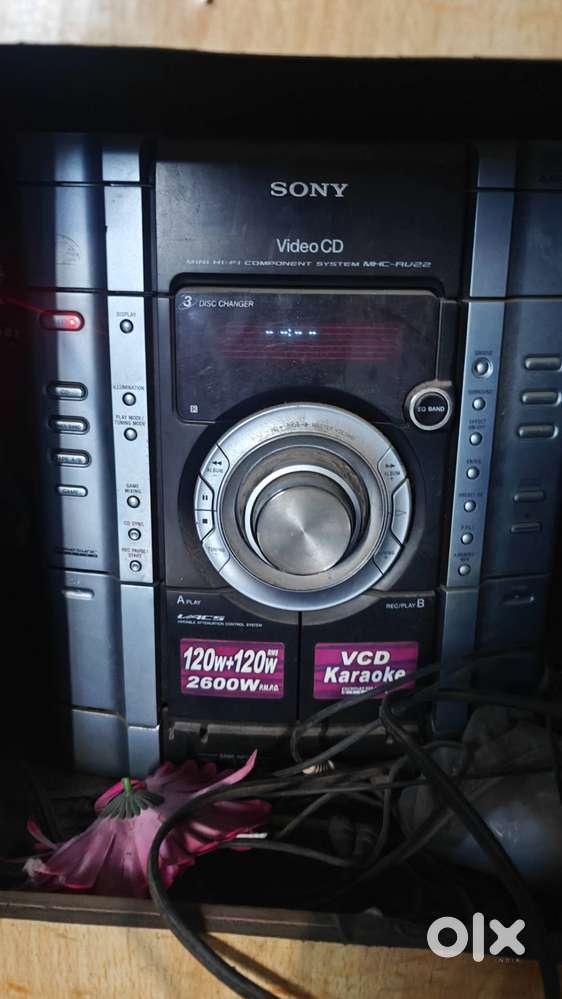 Old Sony CD player with sound 2600 Watt