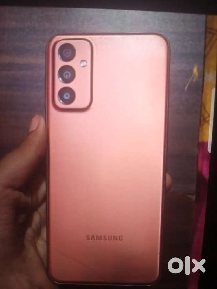 All original phone hai 5g hai 1 sal bhi nhi hua
