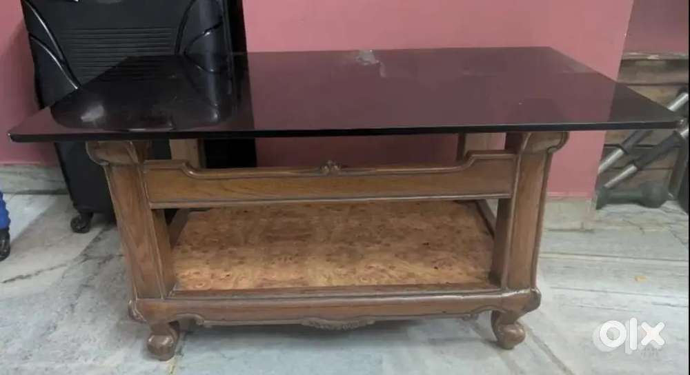 coffee table/ centre table