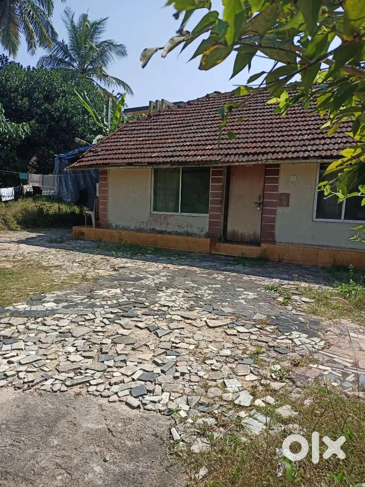 sale 12 cents north facing old tiled independent house