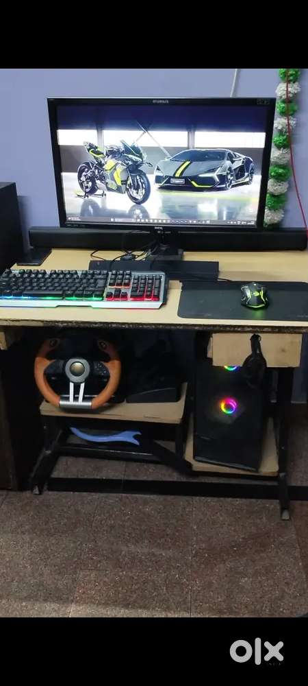 Gaming PC with Streeing wheel n Joysticks