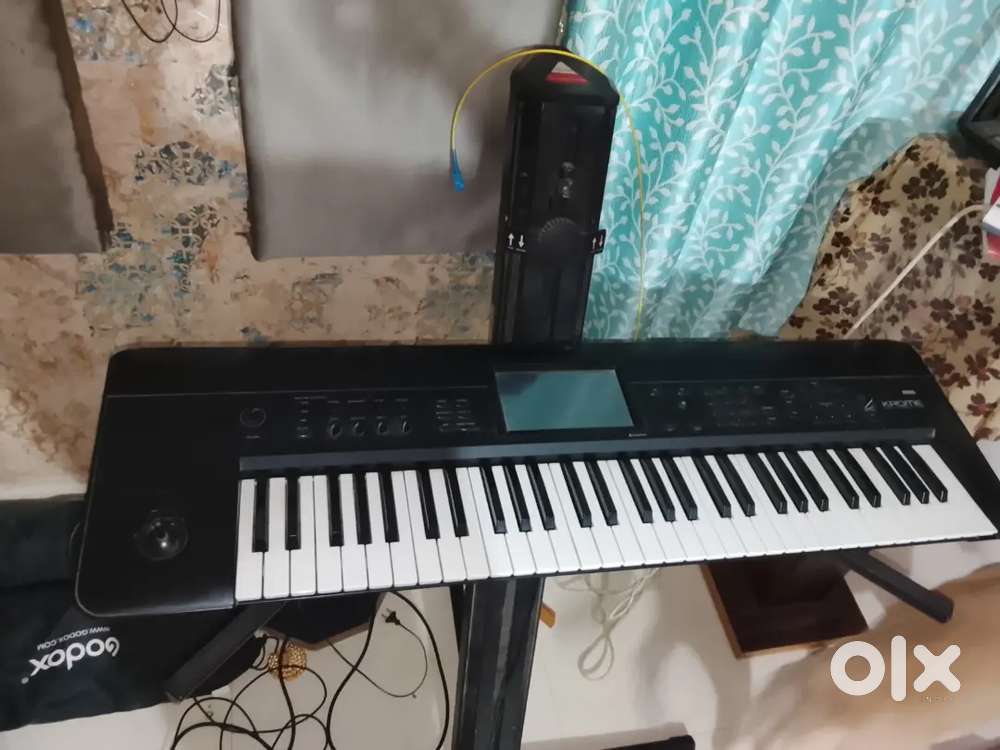 Korg Krome with Millenium stand including a sustain pedal