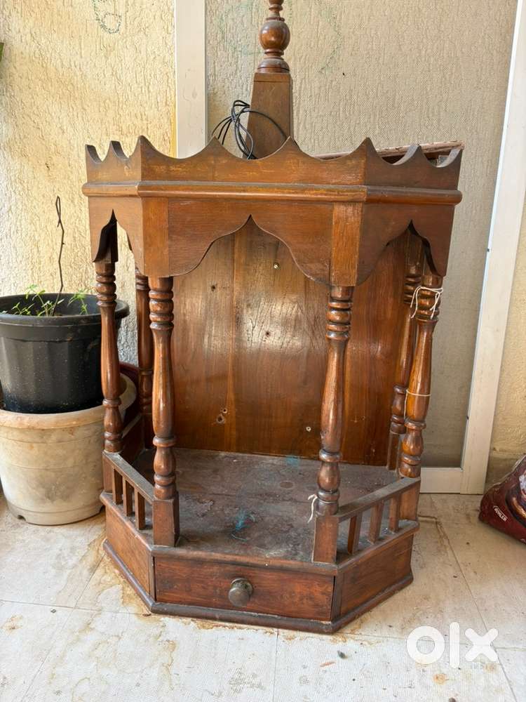 Beautiful Sagwan (Teak Wood) Temple in good condition.