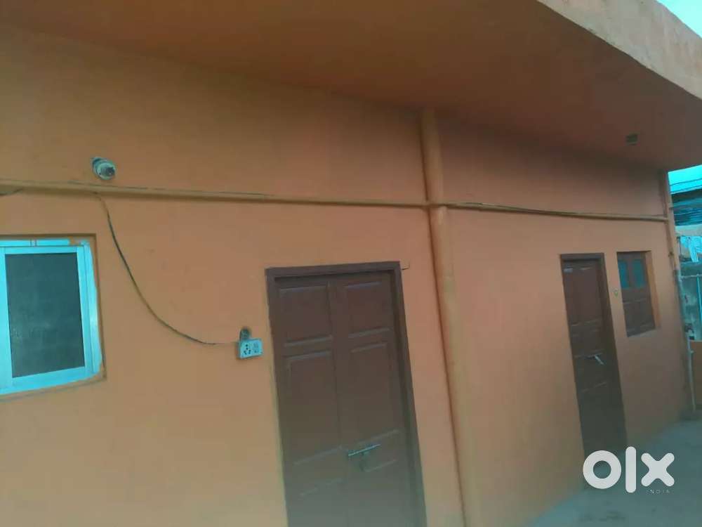 House vacant in parri street choolaimedu.  available with 25k advance