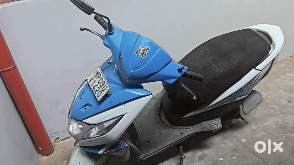 scooty honda deo