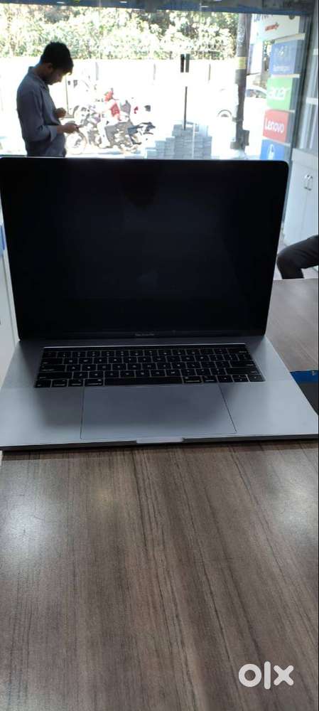 Apple MacBook Pro A1990 – i7 / 16GB RAM / 512GB SSD