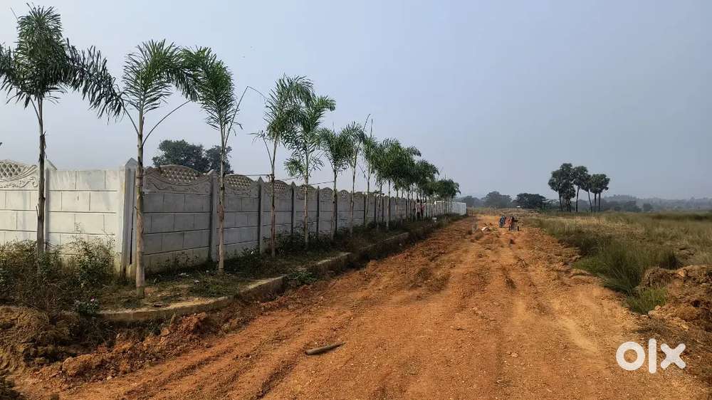 Main Road Property on Sale. CNT Free. Prime Location. Growing Area.