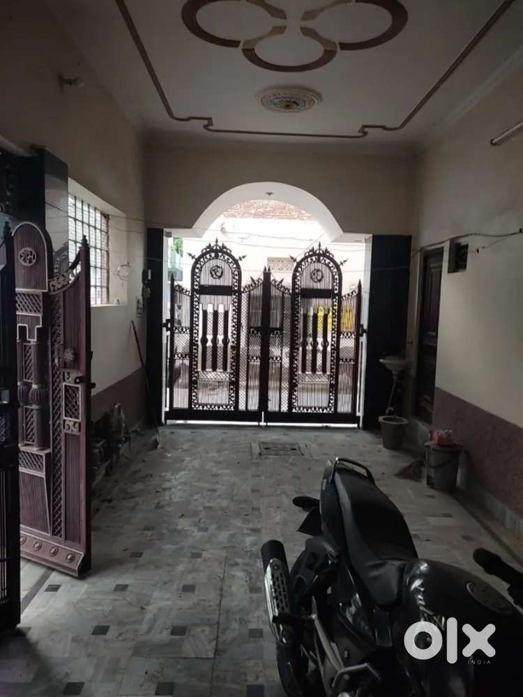 3BHK ground floor house with car parking near hdfc bank in main market