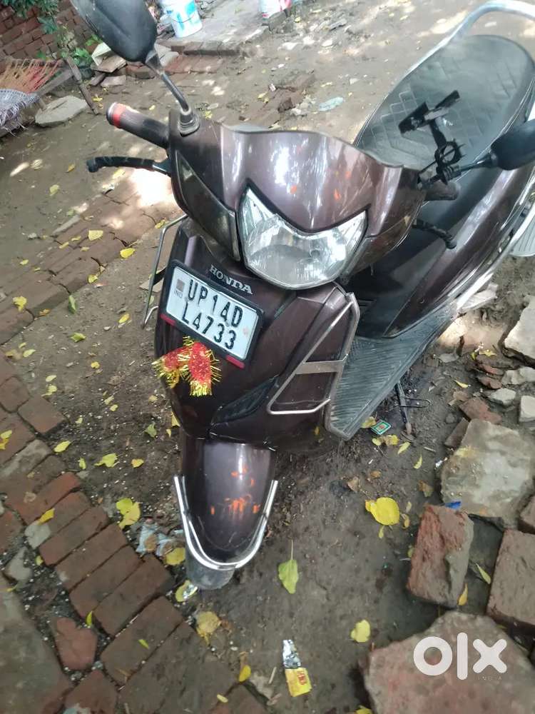 Main apni Activa scooty bhej raha hun 25 se 30 hajar ke bich mein