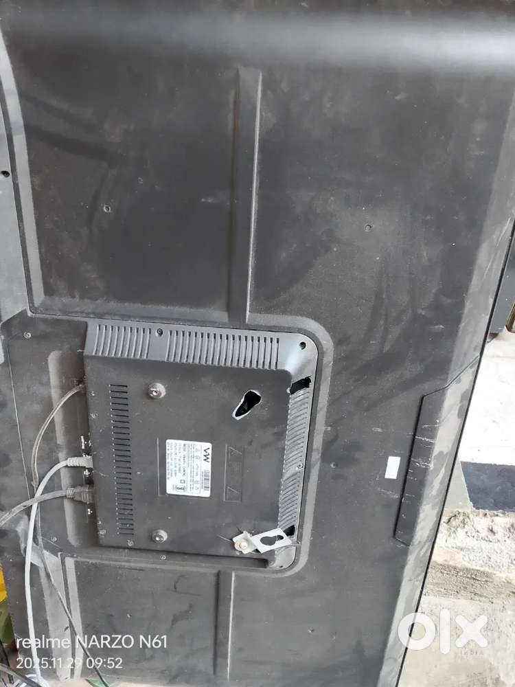 Smart tv 43inch in black colour