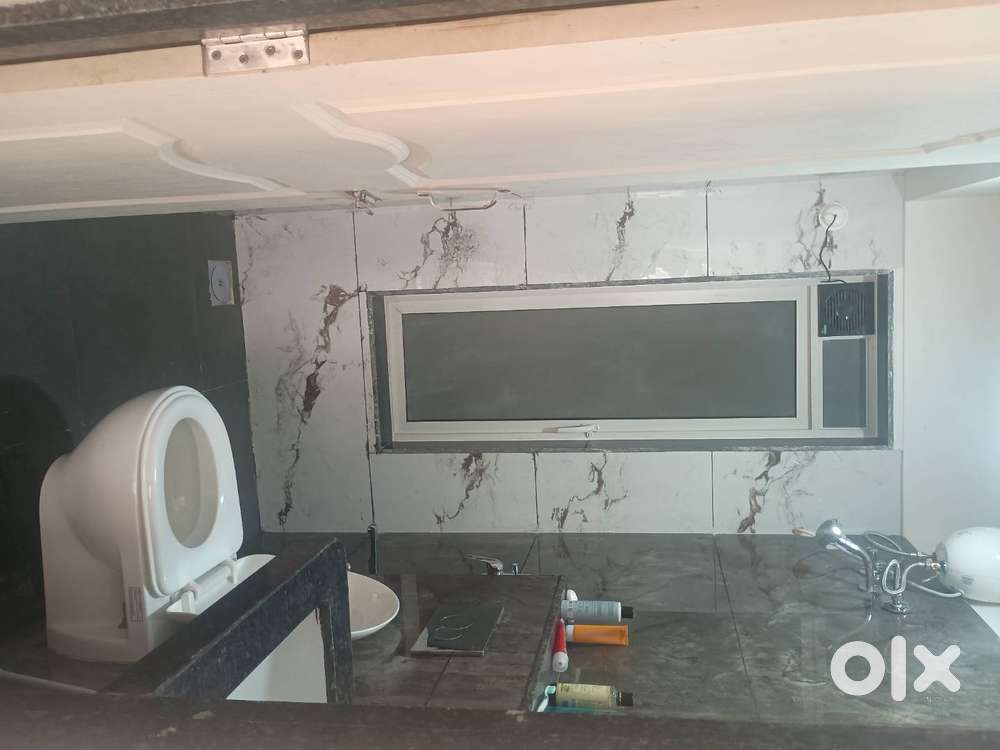 Master bedroom available for rent in 2 bhk flat ,shikara heights,sion