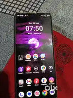 Moto g 85 (8 128) bill nhi h ( box and charger milega)