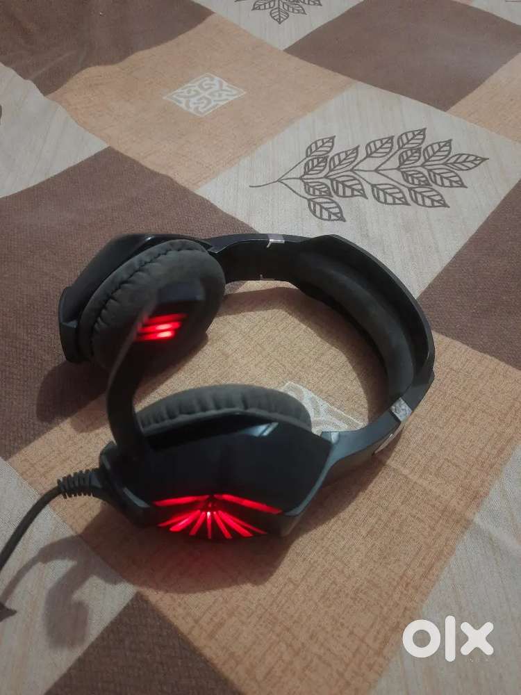 gaming headphone cosmicbite