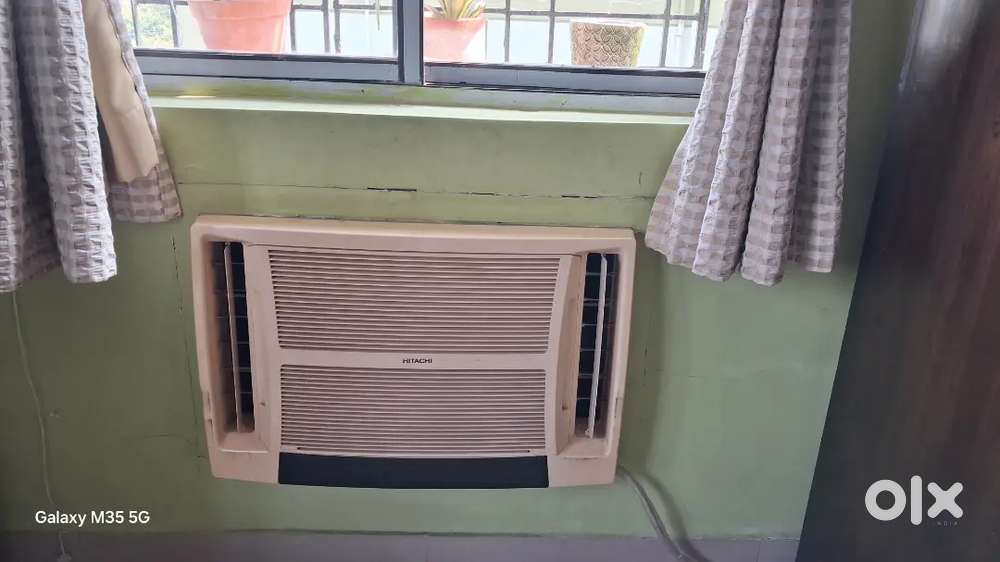 Hiachi Window AC 1.2 Ton