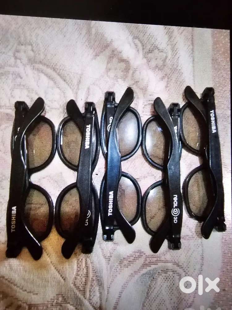 Toshiba 3D TV with 5 glasses
