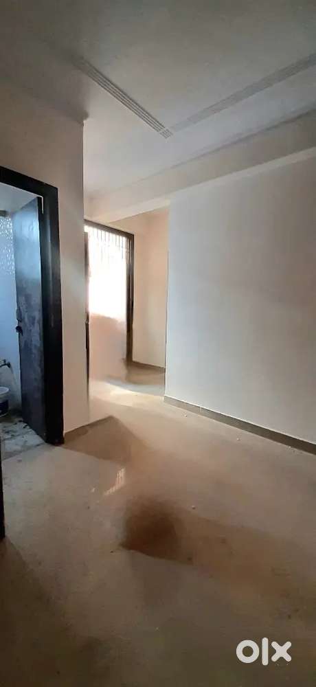 1bhk available for rent in chhatarpur near the metro.