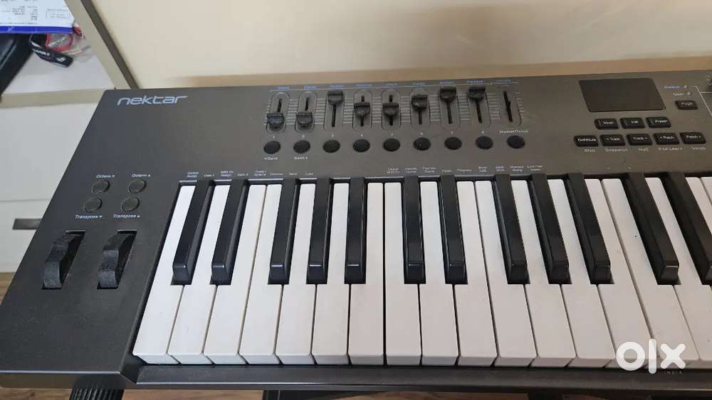 Nektar Impact LX61+ Music keyboard with stand