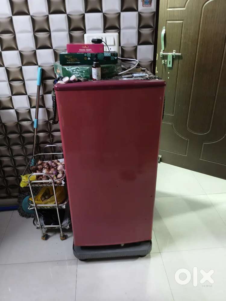 LG fridge 185 Ltr. Acchi condition me chl rha h.
