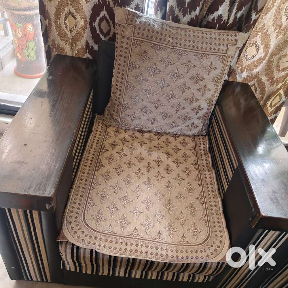 5 seater sofa and 4 seater dining table for sale