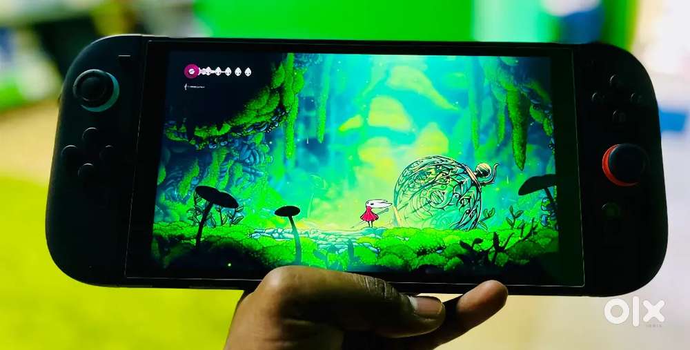 Pre owned Nintendo switch 2 as good as new with game