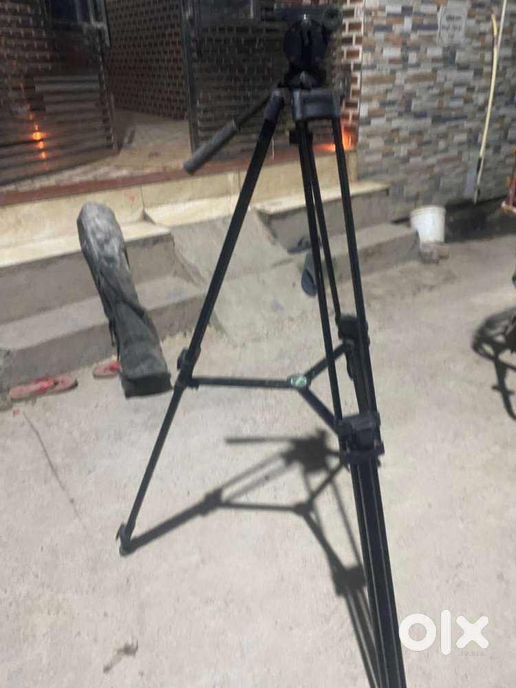 Simpex tripods for photo and video shot