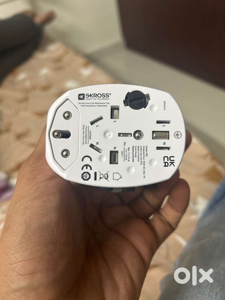 SKROSS Pro World & USB Travel Adapter – Universal, Unused