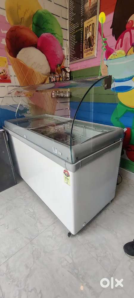 Western Deefrezer 350 lit with curve glass