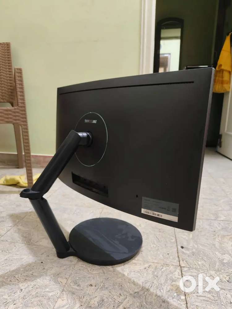 Samsung LC27FG70QWXXL curved monitor