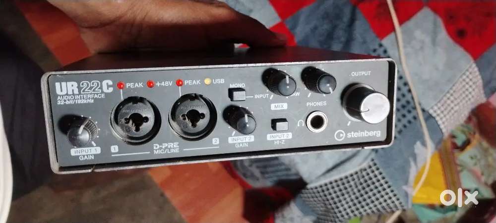 Audio sound card ur22c Yamaha and pair sound moniter good condition