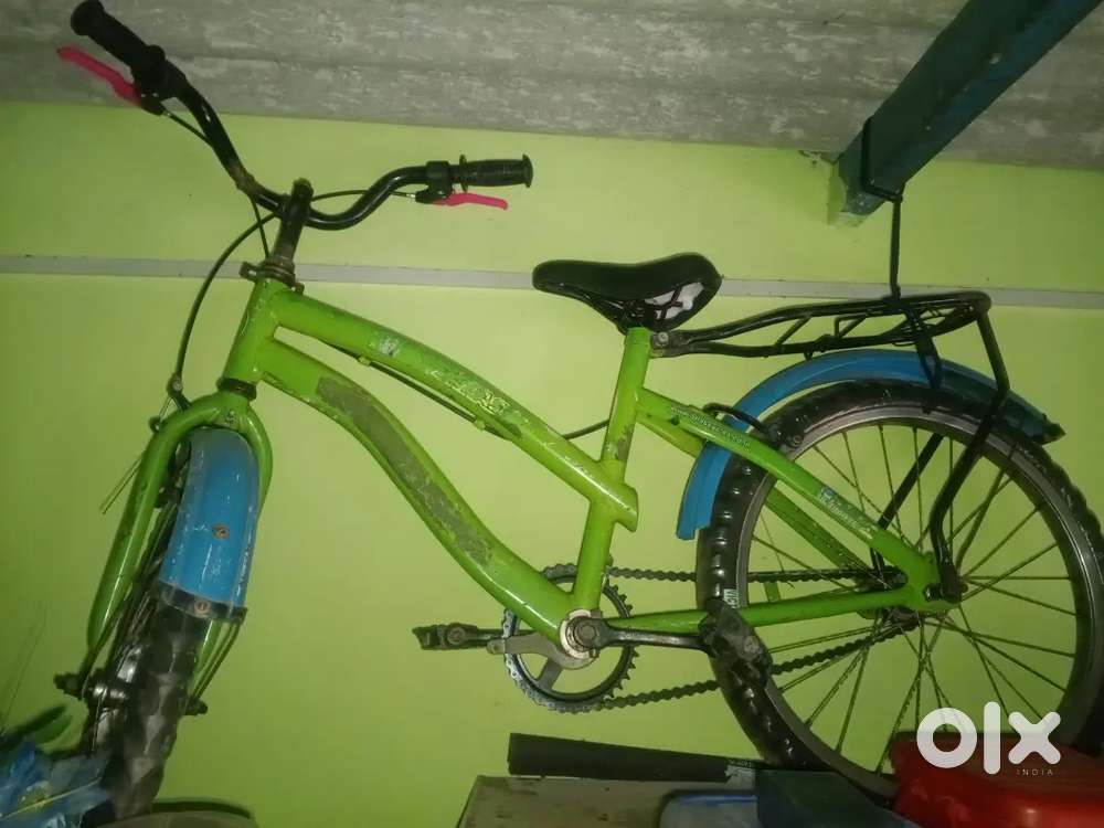 Avon kids cycle 7'9 yr kids 20 number cycle