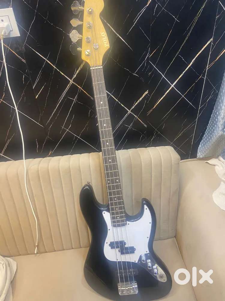 Bass guitar