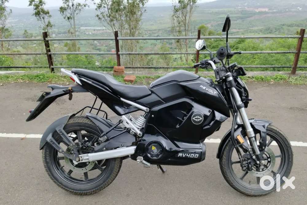 Revolt RV 400