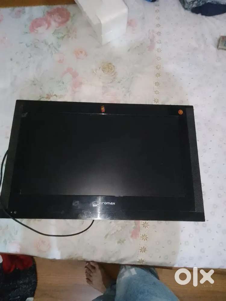 24 inncch normal old tv not smart tv